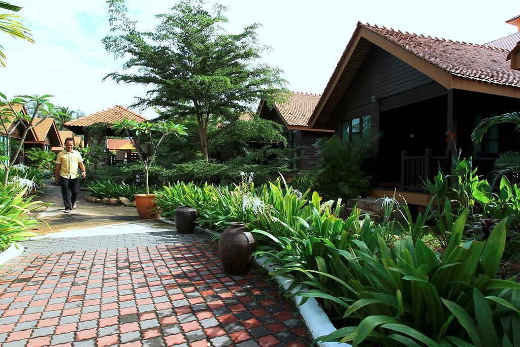The Manor Beach Resort Besut Kampung Kuala Besut Exterior foto