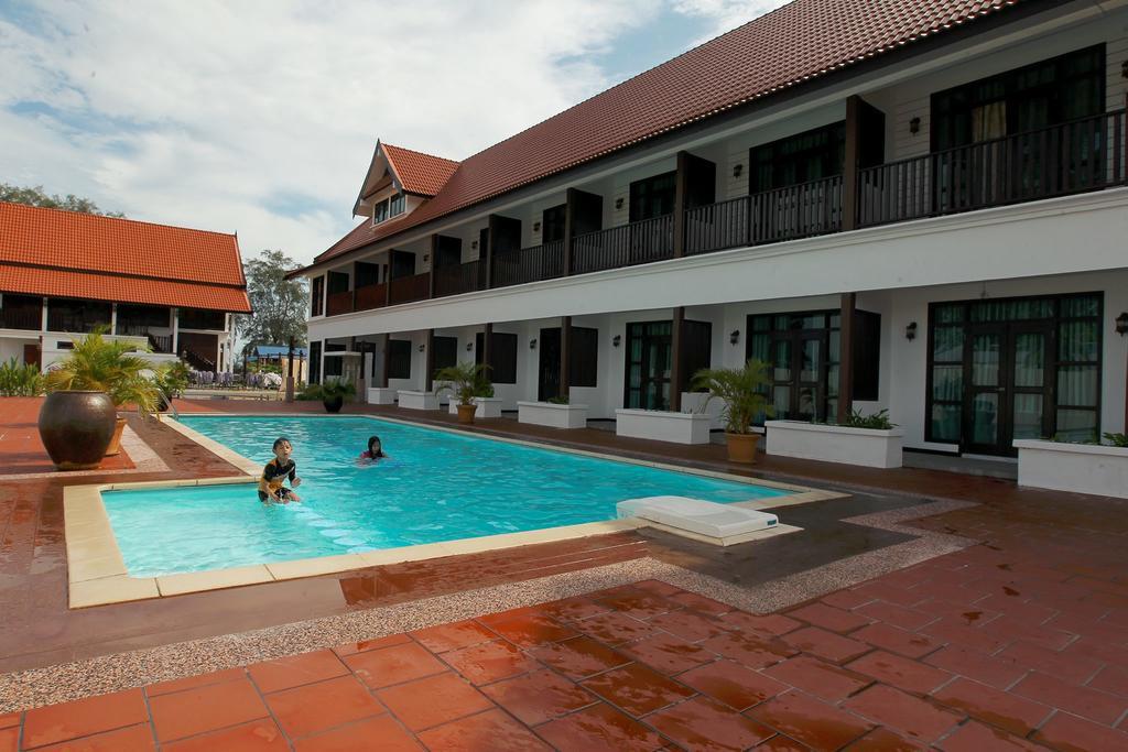 The Manor Beach Resort Besut Kampung Kuala Besut Exterior foto