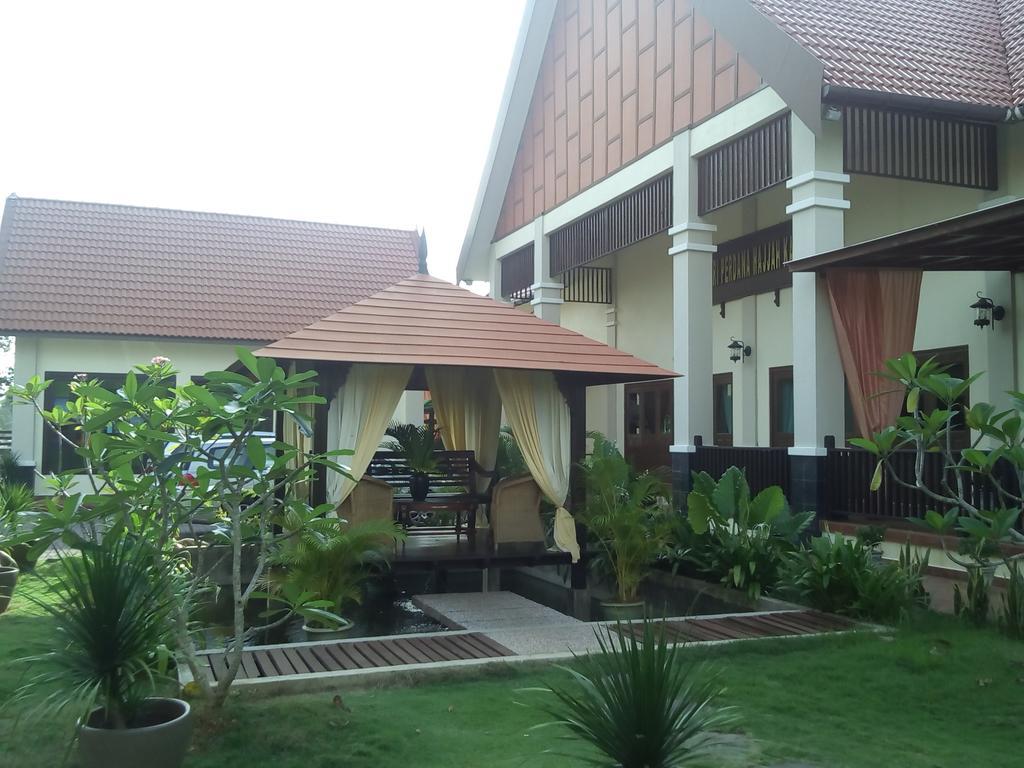 The Manor Beach Resort Besut Kampung Kuala Besut Exterior foto