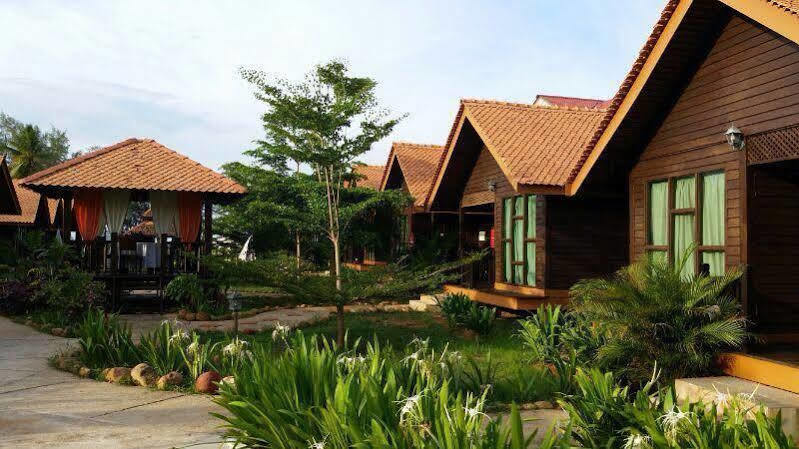 The Manor Beach Resort Besut Kampung Kuala Besut Exterior foto